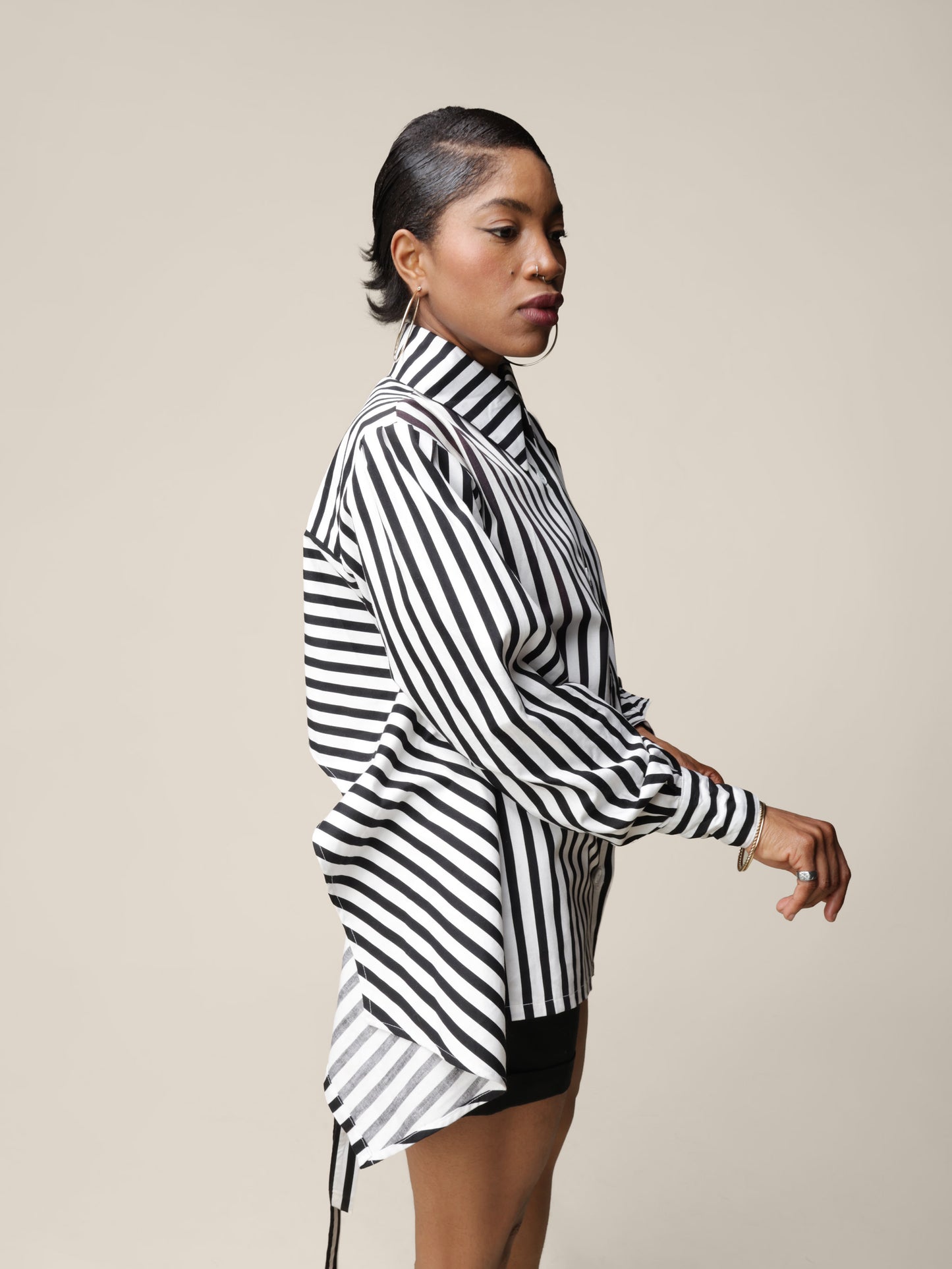 “Ni Ojo” Open Back Shirt