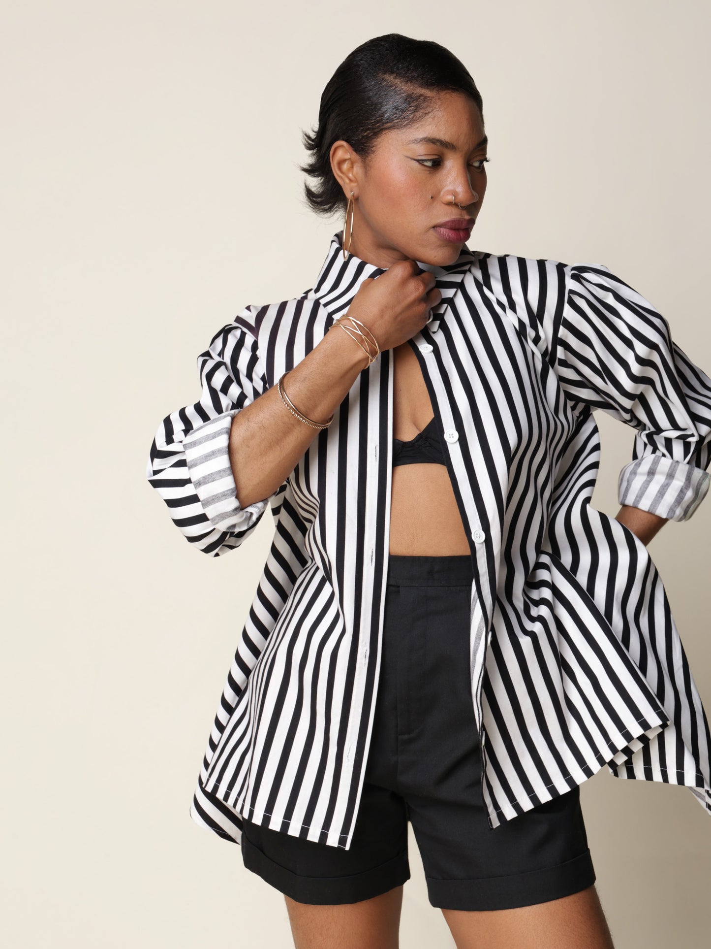 “Ni Ojo” Open Back Shirt